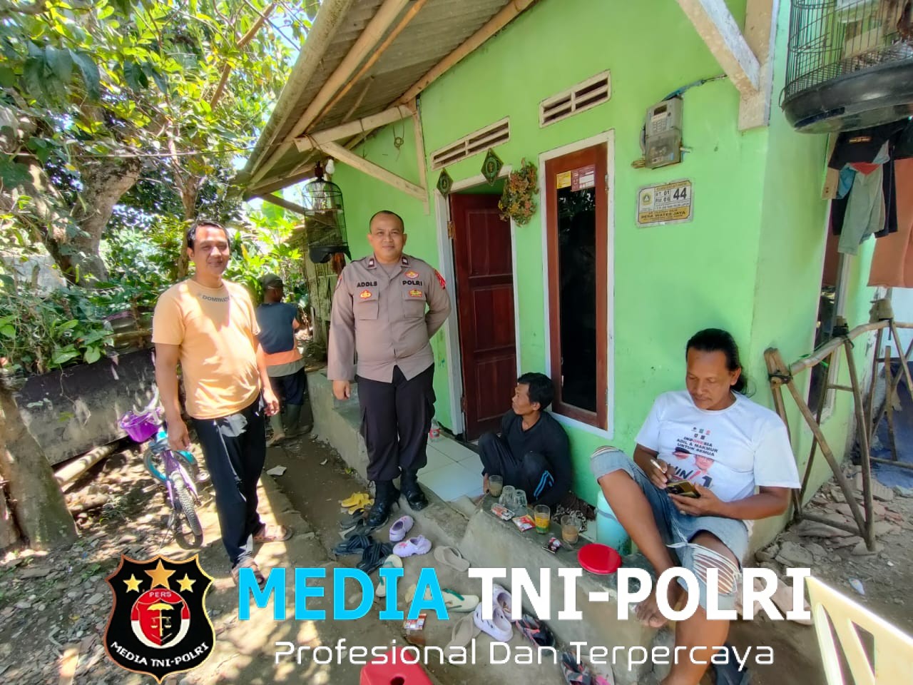 Wujudkan Kamtibmas Kondusif, Bhabinkamtibmas Polsek Cijeruk Rutin Sambangi Warga