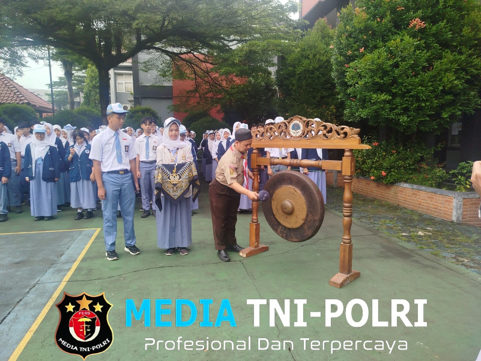 Bhabinkamtibmas Polsek Dramaga Polres Bogor Hadiri Upacara Pembukaan MPLS SMAN 1 Dramaga, sampaikan pesan kamtibmas