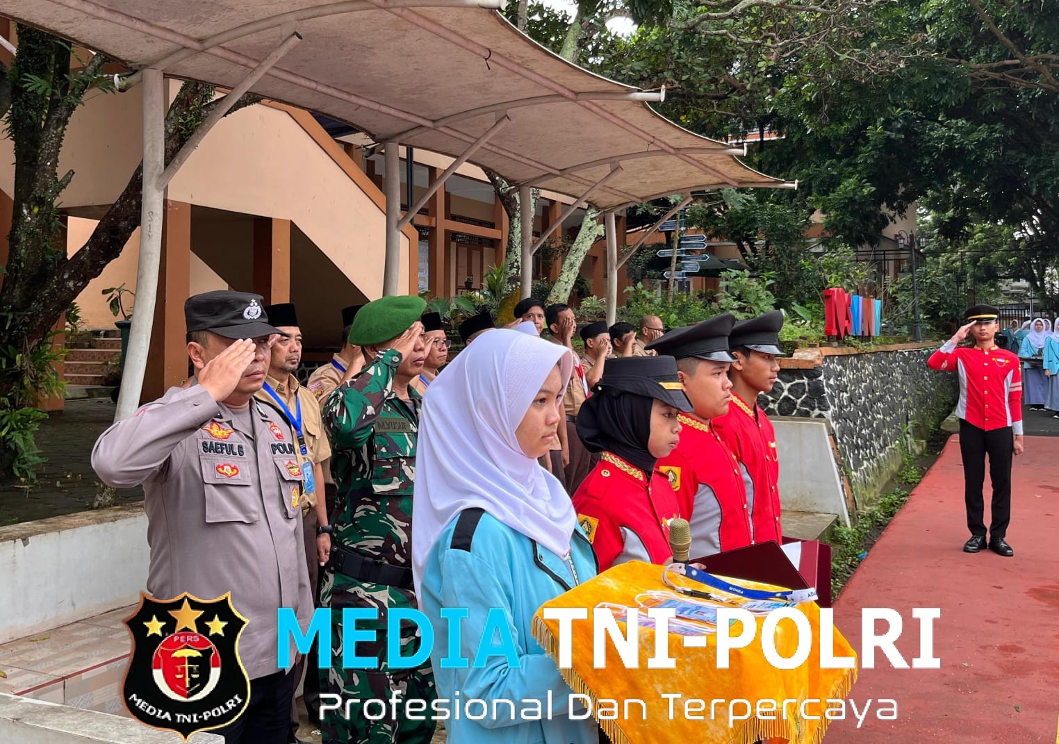 Bhabinkamtibmas Polsek Megamendung Hadiri Pembukaan MPLS di SMAN 1 Megamendung