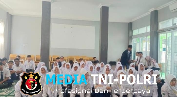 Polsek Cibinong Berikan Penyuluhan kepada Siswa Baru SMK MIC dalam Rangka MPLS