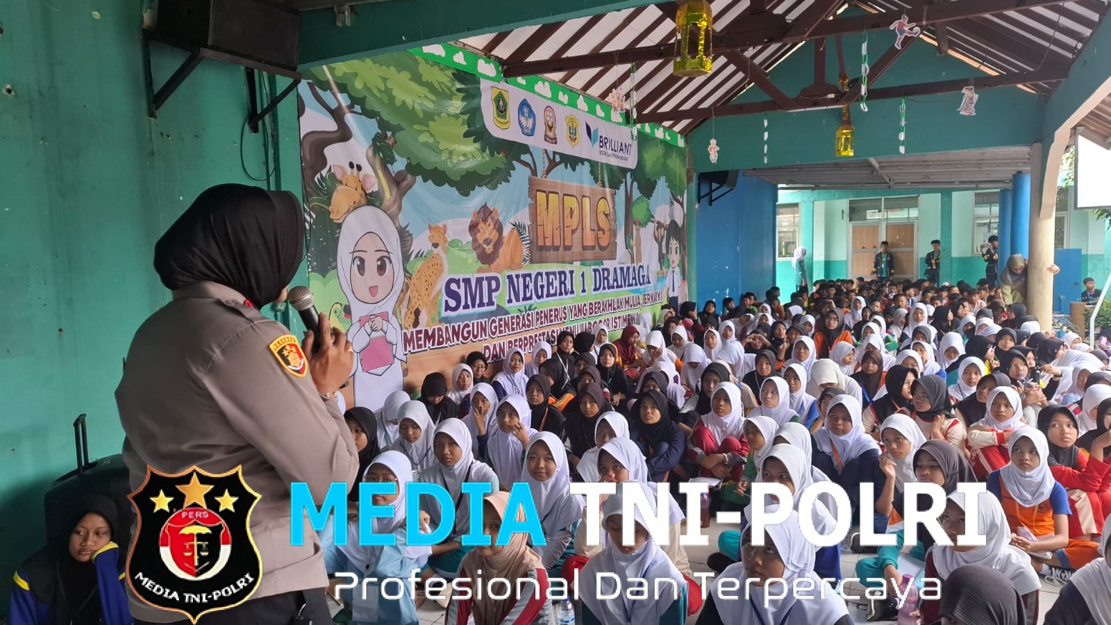 Kapolsek Dramaga Berikan Materi Penyalahgunaan Narkoba serta Kenakalan Pelajar/Remaja di Pembukaan MPLS SMPN 1 Dramaga