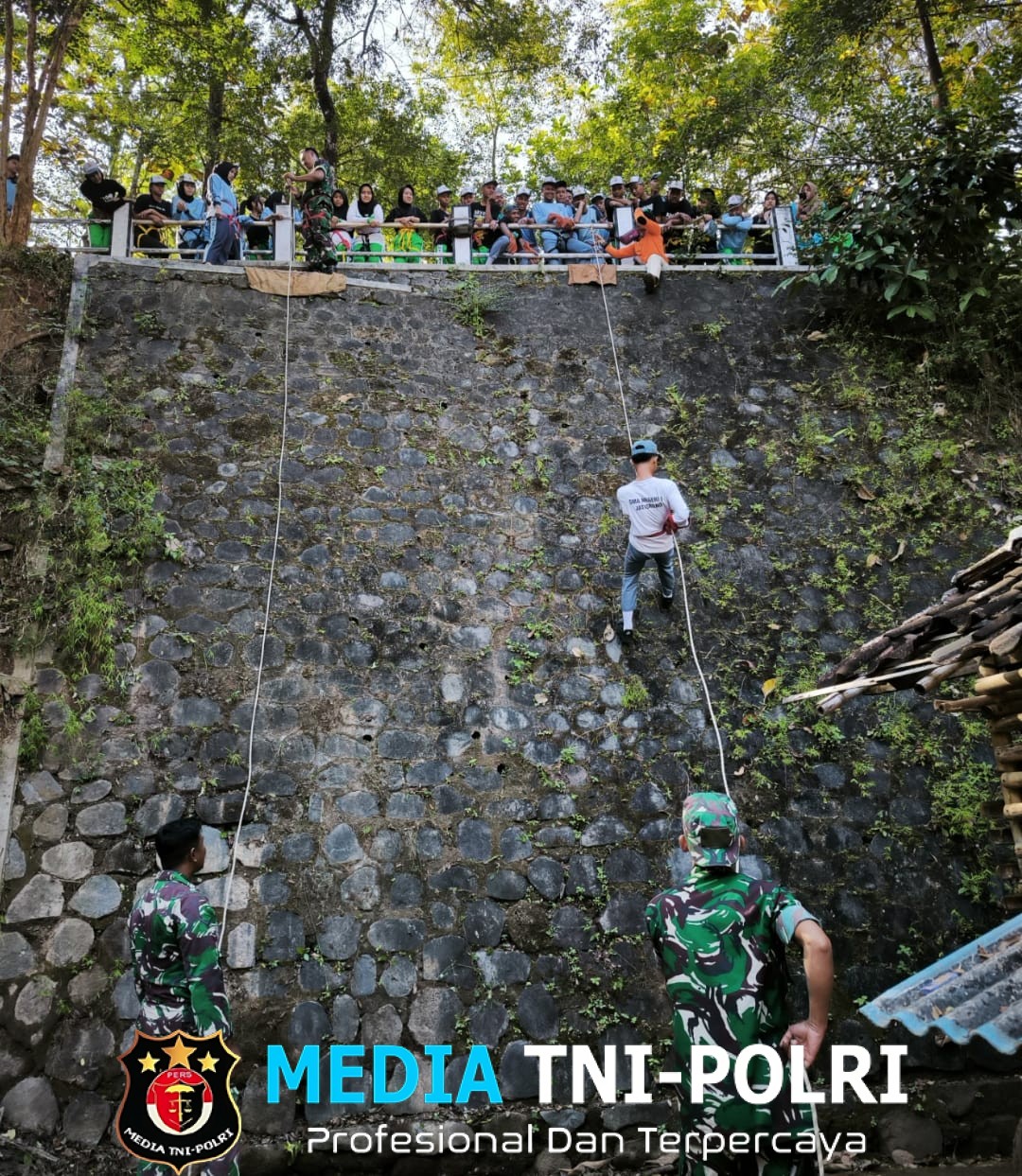 Masa MPLS, Ratusan Murid SMA N 1 Jatisrono Di Latih TNI