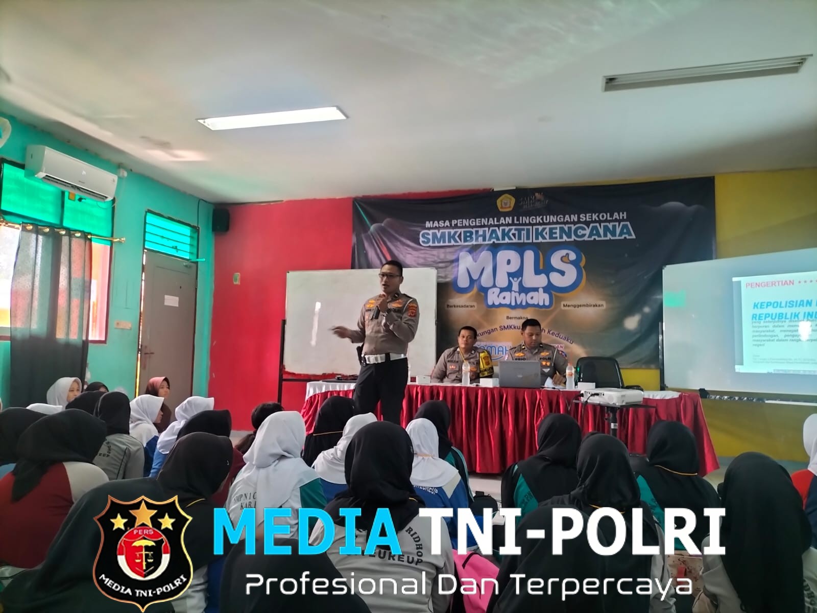 Polsek Citeureup Berikan Pembinaan Tertib Lalu Lintas dan Bahaya Narkoba kepada Siswa Baru SMK Bakti Kencana