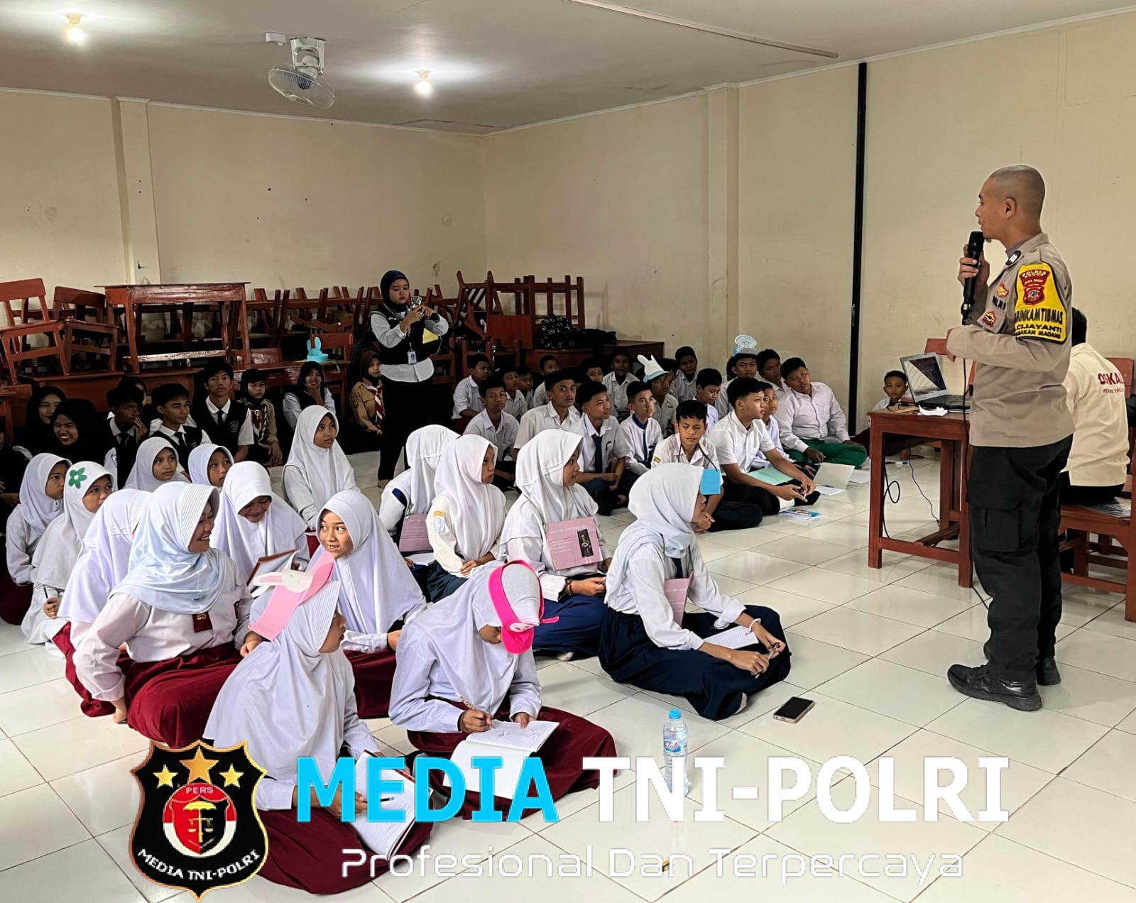 Personil Polsek Babakan Madang Berikan Sosialisasi Serta Penyuluhan Hukum di Masa Pengenalan Lingkungan Sekolah