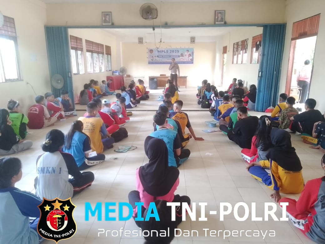 Ps. Kanit Lantas Polsek Mandor Tekankan Bahaya Knalpot Brong dan Narkoba kepada Siswa Baru