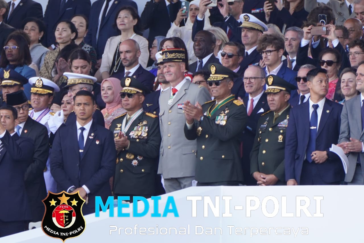 Hadir Langsung di Paris, Wakasad Saksikan Kontingen Indonesia Beraksi di Bastille Day