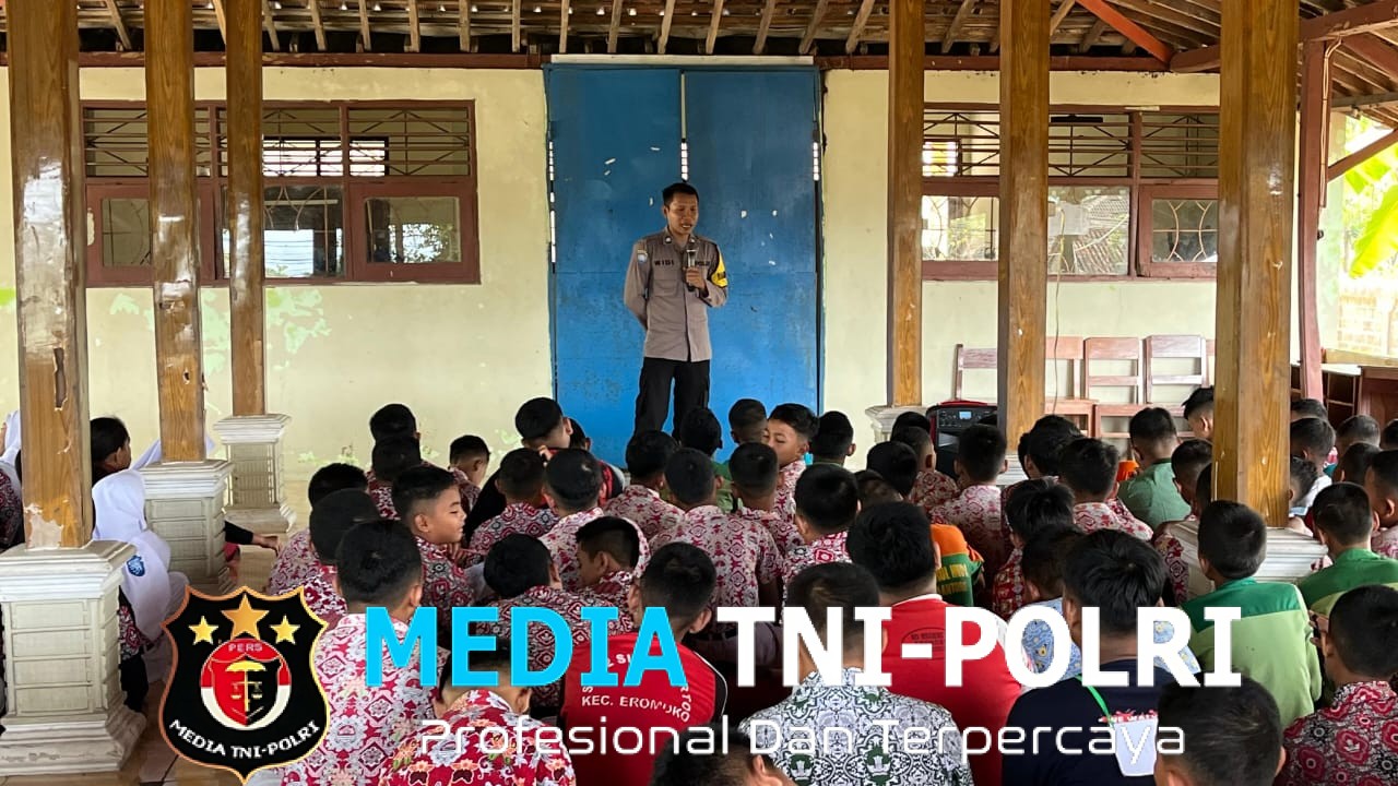 Polsek Eromoko Edukasi Bahaya Narkotika dan Judi Online di SMP N 1 Eromoko