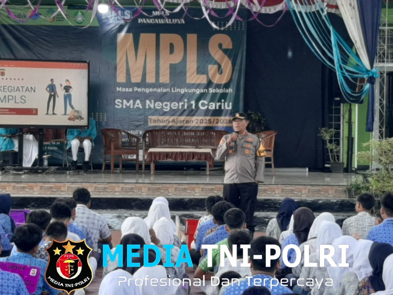 Polsek Cariu Sosialisasikan Bahaya Narkoba dan Kenakalan Remaja pada MPLS SMA Negeri 1 Cariu