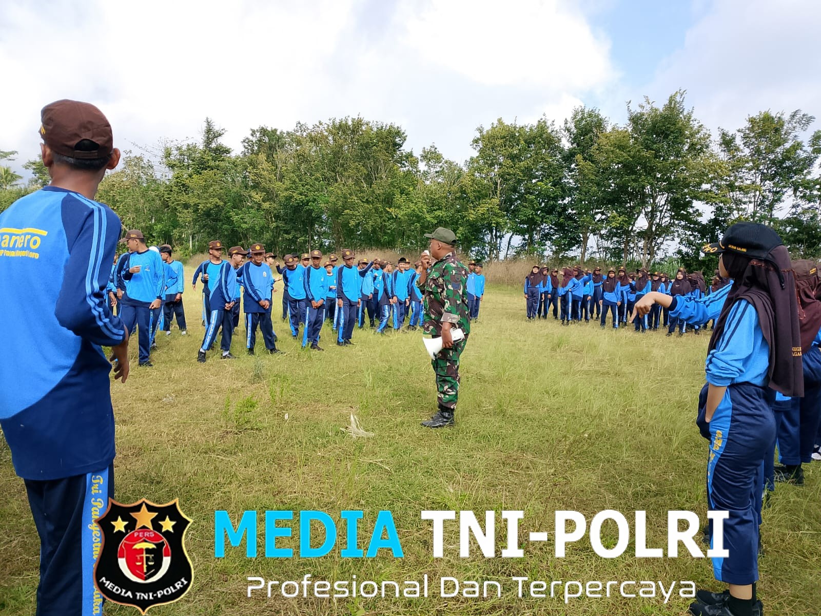 Anggota Koramil 0818/10 Pagak Berikan Pelatihan LBB untuk Siswa SMPN 02 Pagak di Hari Ke-5 Masa Pengenalan Lingkungan Sekolah