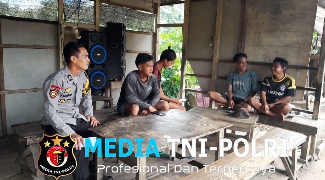 Sambang Warga, Bhabinkamtibmas Sampaikan Pesan Kamtibmas dengan Humanis