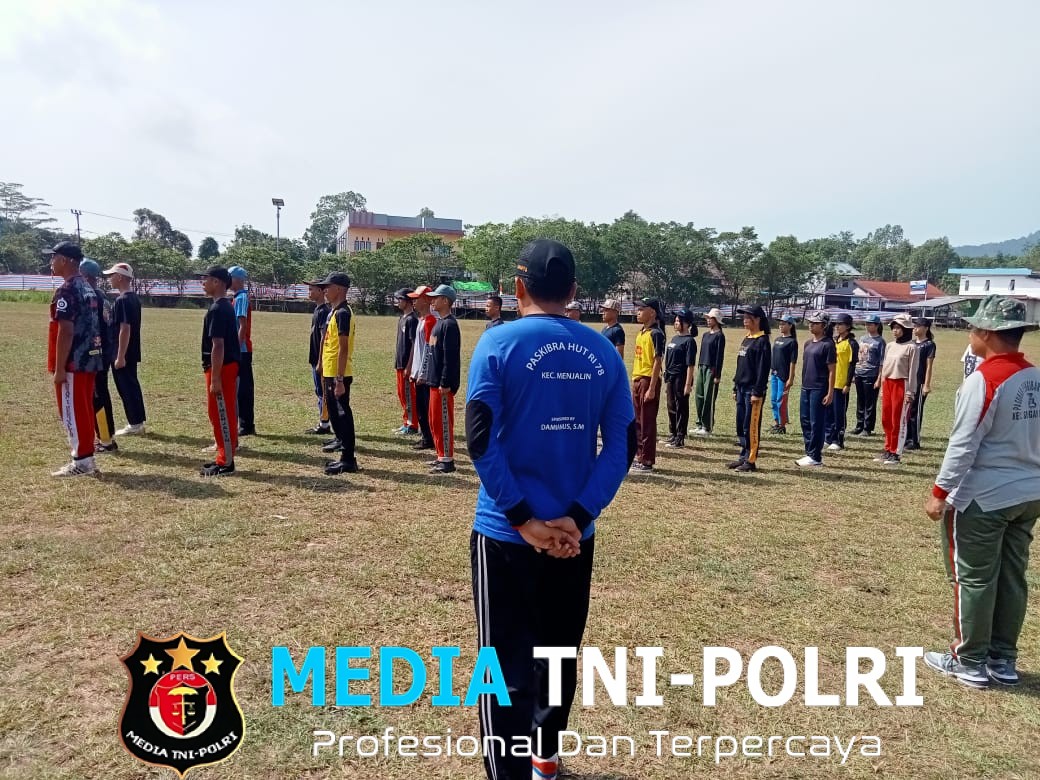 Koramil dan Polsek Menjalin, Latih Pasukan Pengibar Bendera HUT RI ke 80