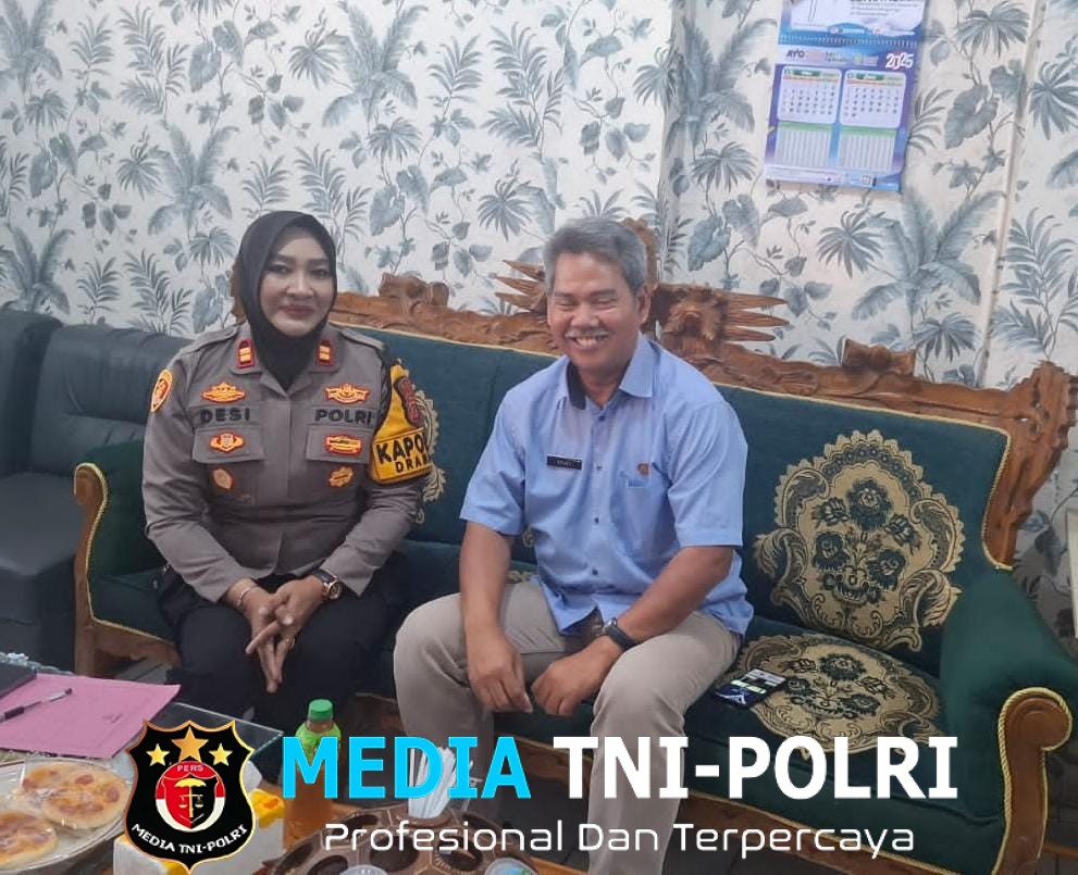 Program Jumat Curhat Kali ini Kapolsek Dramaga Bersama Kepala Sekolah SMPN 1 Dramaga Terkait Penutupan MPLS