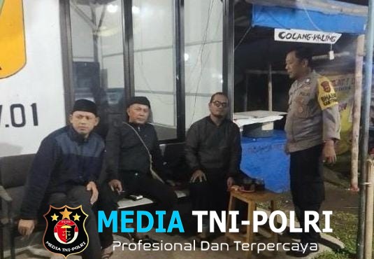 Antisipasi Kejahatan Bhabinkamtibmas Polsek Cisarua Cek Pos Kamling, Tingkatkan Kewaspadaan Kamtibmas