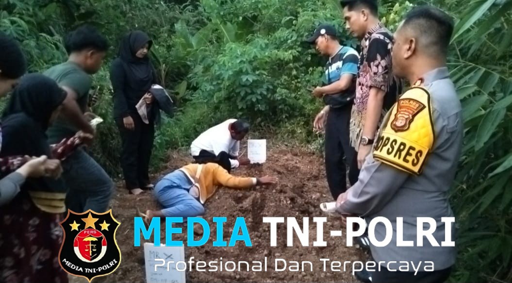 Polres Tanggamus Ambil Sampel DNA dan Dampingi Keluarga Diduga Orang Tua dari Jenazah Tanpa Kepala di Pantai Limau