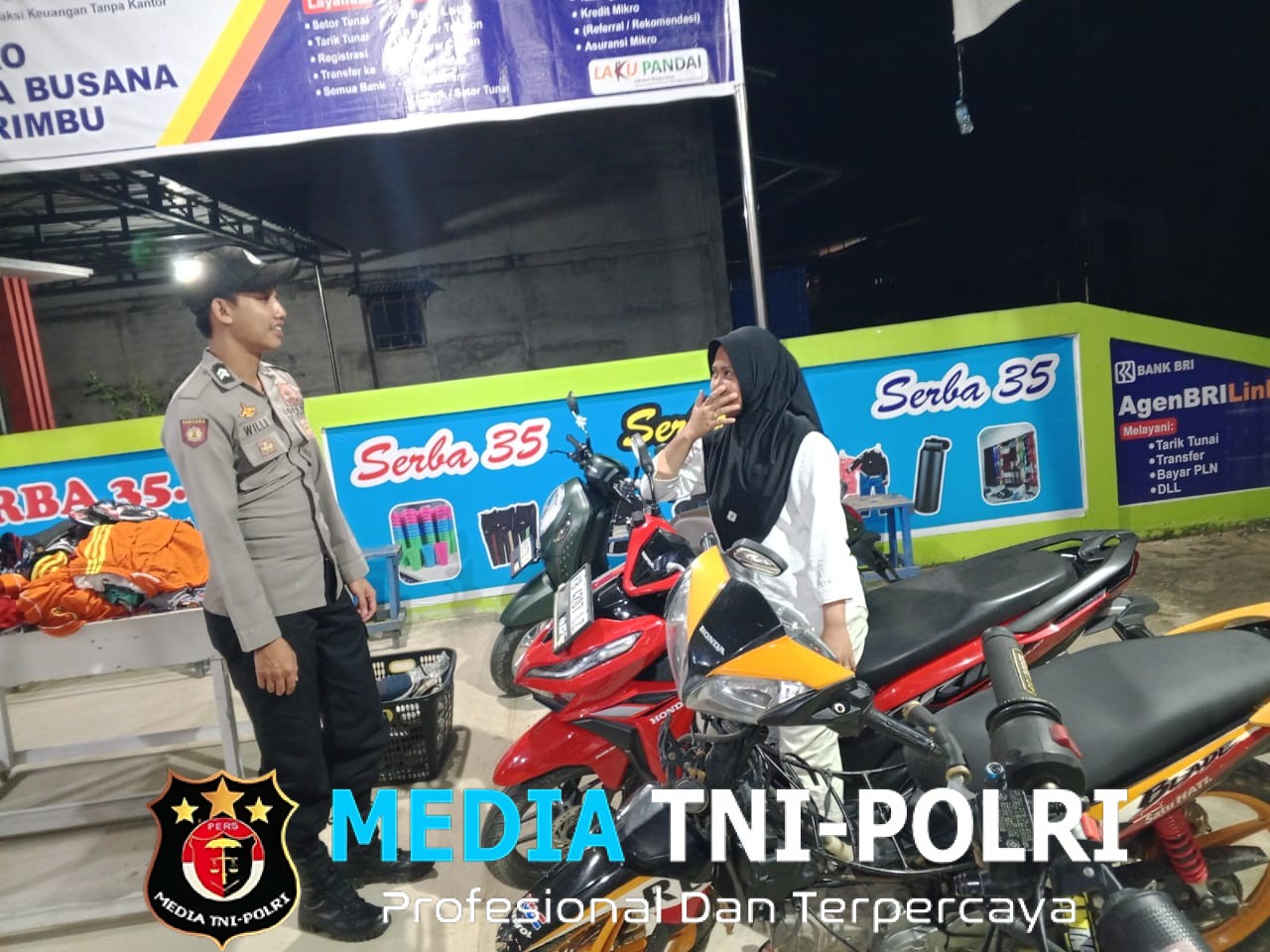 Cegah Kejahatan, Patroli Malam Polsek Air Besar Sambangi Warga dan Pemilik Toko, Begini Respons Mereka