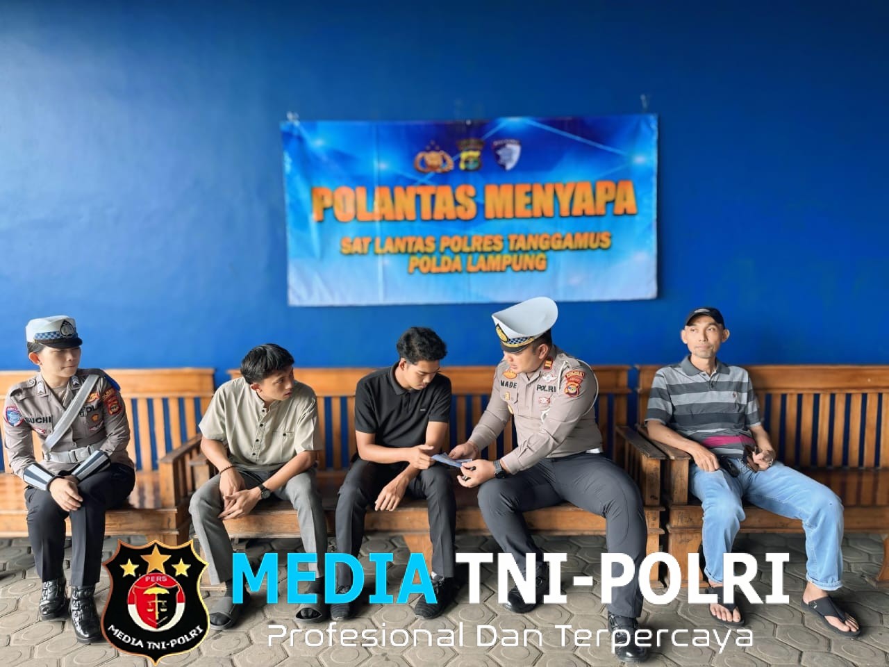 Sat Lantas Polres Tanggamus Gencarkan Program “Polantas Menyapa” di Tempat Keramaian