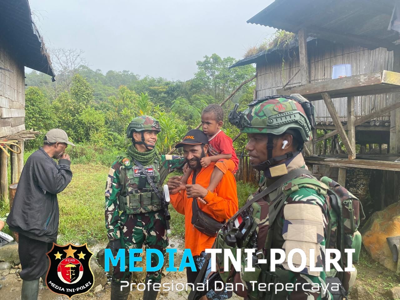 Menembus Hutan, Mendekap Rakyat Pos Tarup Bangun Kedekatan di Kampung Omor