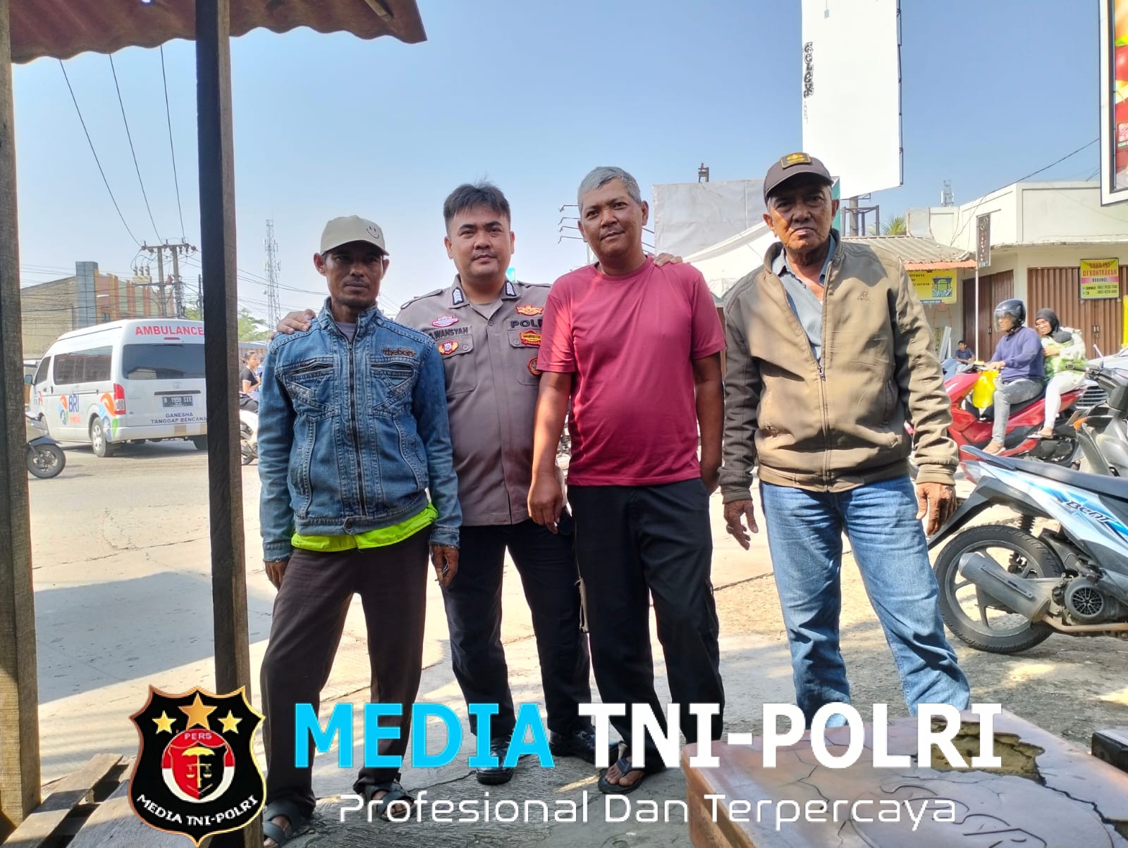 Cegah Tawuran dan Gangster  Bhabinkamtibmas Polsek Parung Patroli di Lingkungan Pemukiman Warga 