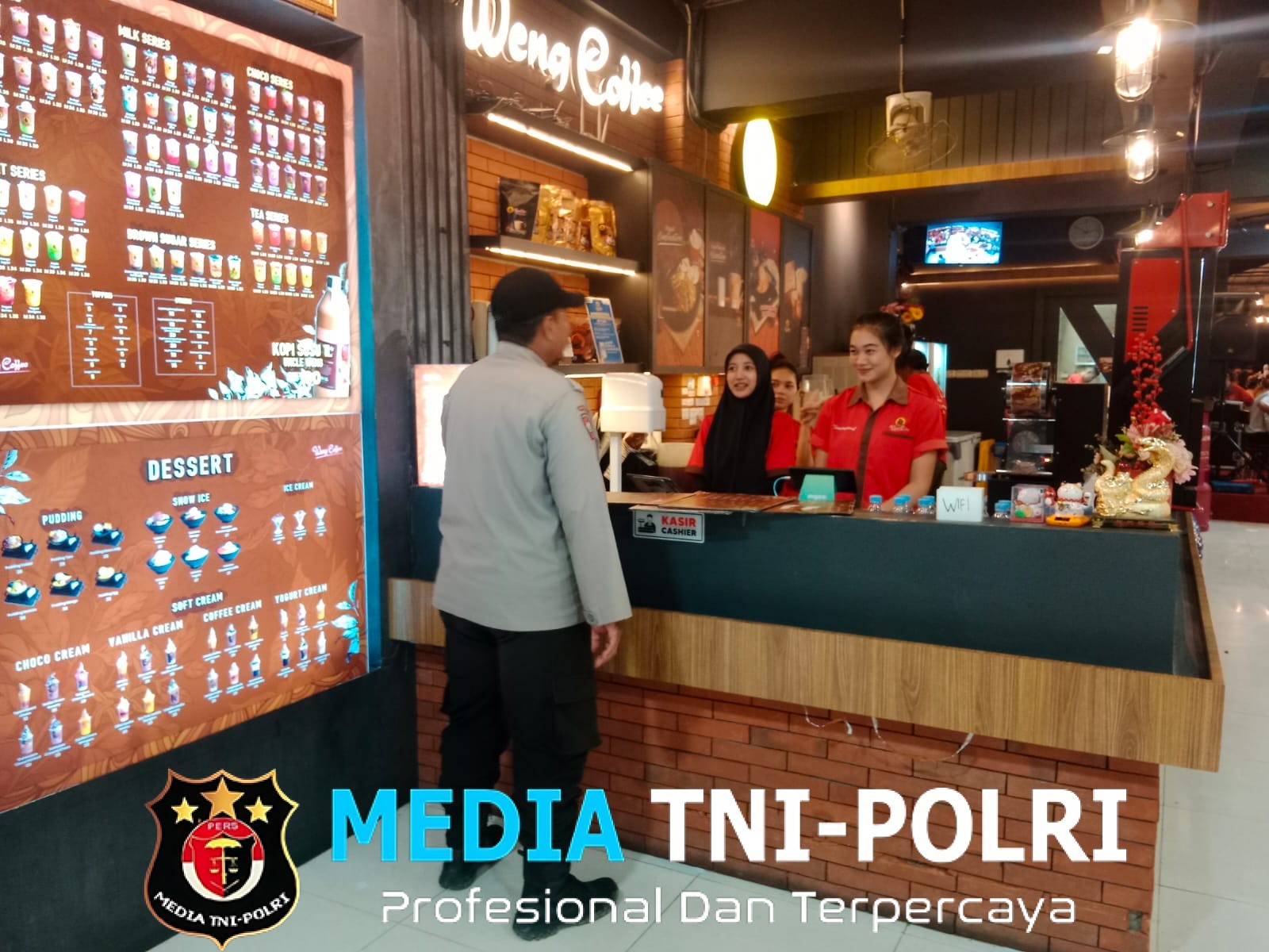 Laksanakan Patroli Malam Hari Di Tempat Keramaian Untuk Menekan Aksi Kriminalitas