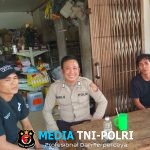 Sambangi Warga Yang Sedang Nongkrong, Patroli Polsek Kuala Behe Sampaikan Pesan Kamtibmas