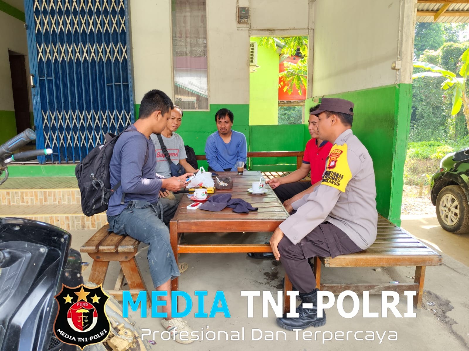 Lewat Patroli Siang, Polisi Sambangi Warganya Dengan Berikan Himbauan Kamtibmas