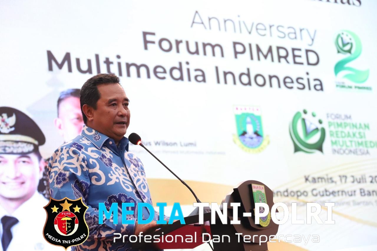 Dirjen Polpum Kemendagri Bahtiar Terima Penghargaan Pena Emas dari Forum Pimred Multimedia Indonesia