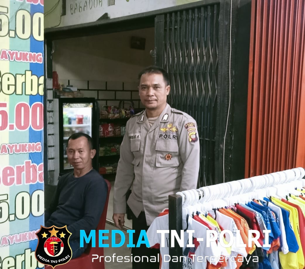 Bangun Kamtibmas Lewat Sentuhan Humanis, Polisi Sapa Warga di Malam Hari