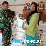 Babinsa Kemusu Dampingi Penyaluran Bantuan Beras untuk Warga Kedungmulyo