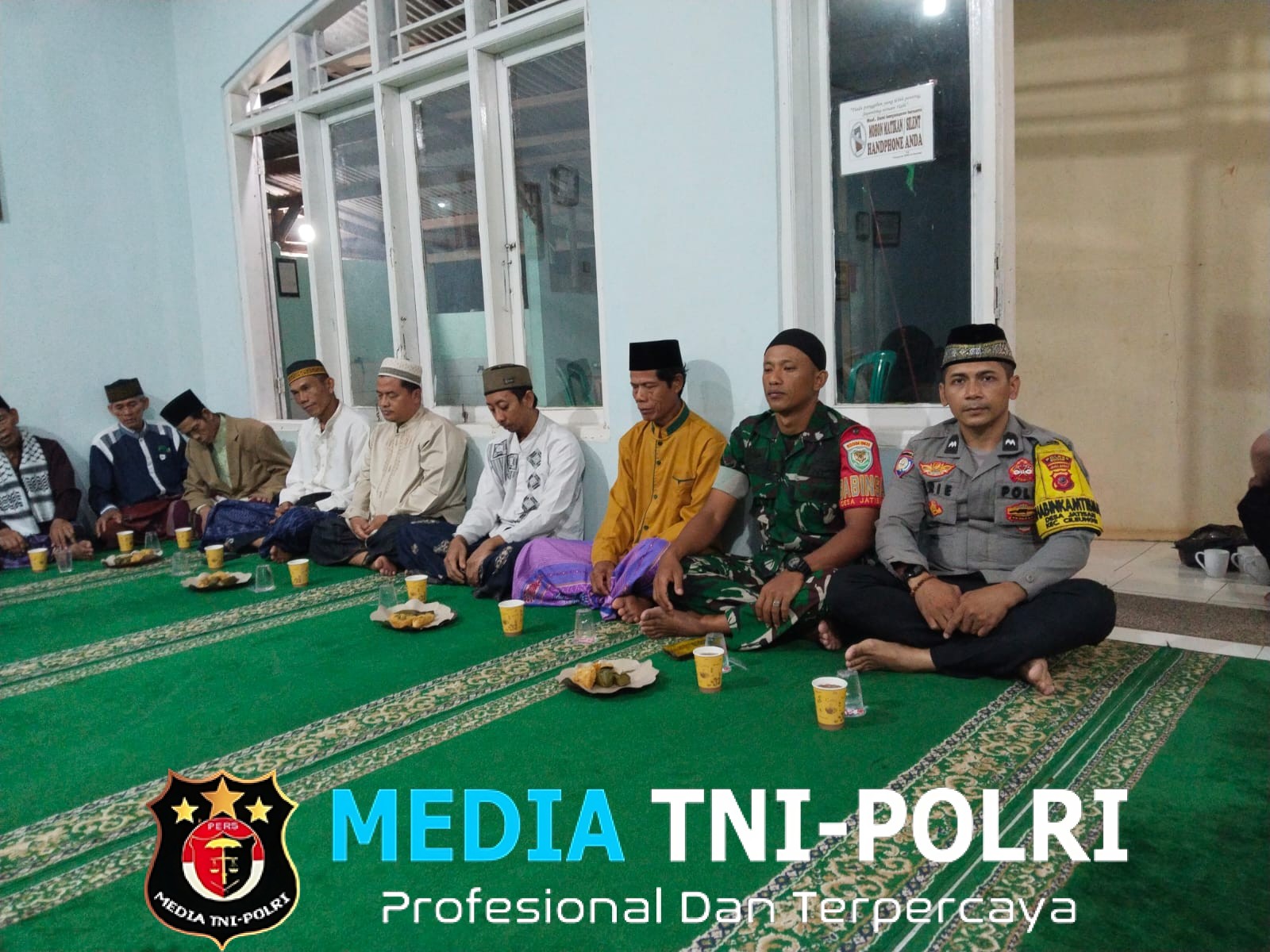 Tingkatkan Sinergitas dan Kamtibmas, Bhabinkamtibmas dan Babinsa Hadiri Kegiatan Salat Subuh Keliling di Desa Jatisari