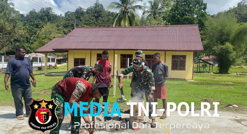 Satgas Pamtas RI-PNG Pos Kokas dan Warga Gelar Gotong Royong Benahi Lapangan Voli