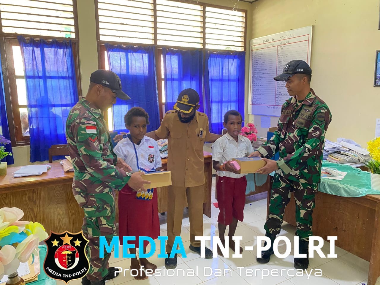 Satgas Yonif 131/Brajasakti Tebar Semangat Belajar di SD Banda Waris Perbatasan Papua