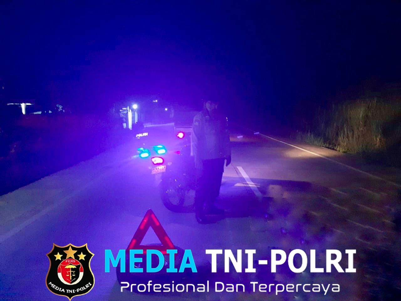 Polsek Seputih Banyak Sigap Bantu Kendaraan Patah As, Cegah Kemacetan dan Potensi Kejahatan