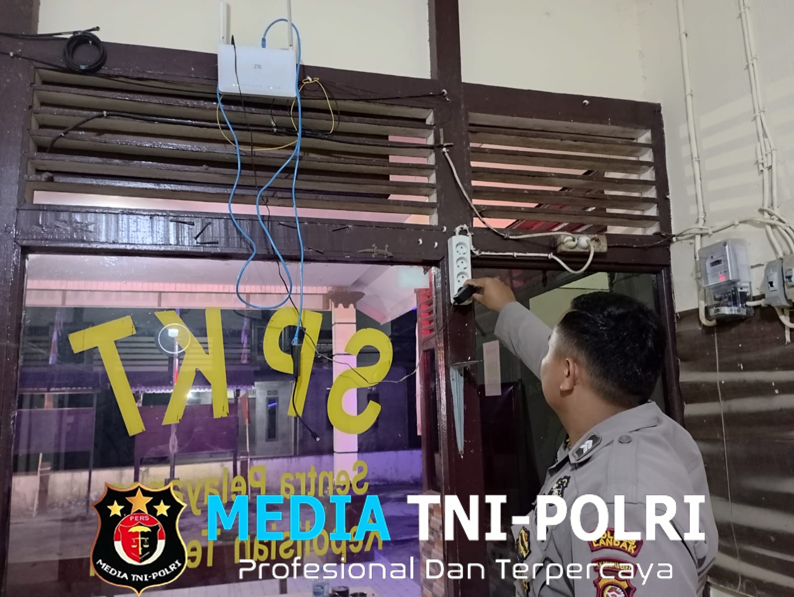 Samapta Polsek Menyuke Cek Instaliasi Listrik Mako Polsek Antisipasi Kebakaran