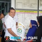 Bupati Pringsewu Riyanto Pamungkas Salurkan Secara Simbolis Bantuan Pangan Beras