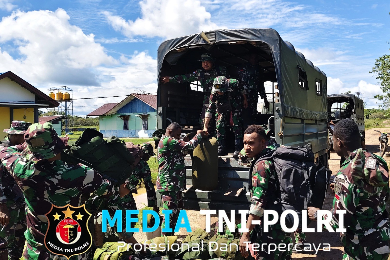 Pahlawan Pembangunan Tiba, Personel Satgas TMMD Disambut Hangat oleh Warga