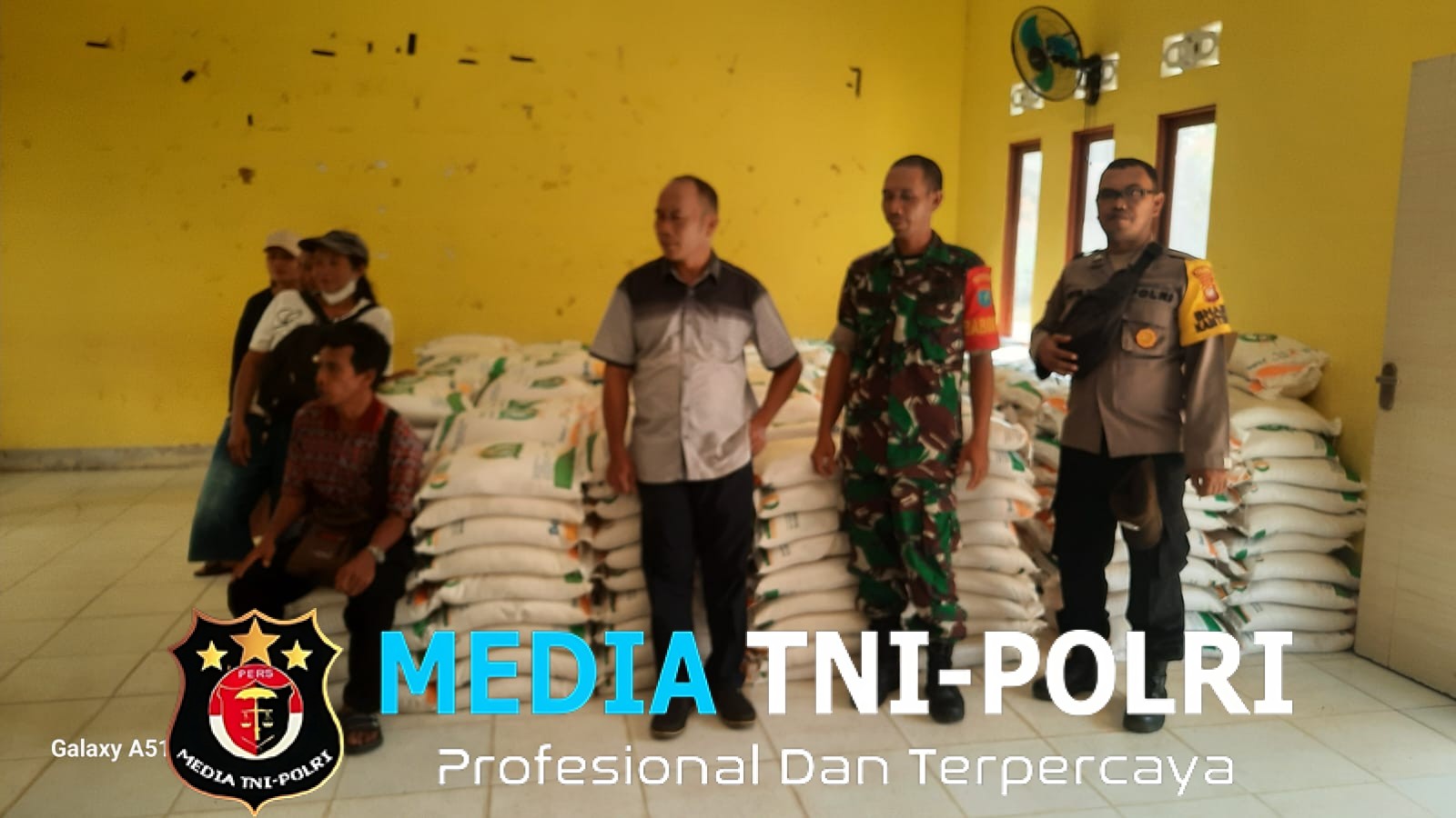 Sinergi Pemerintah dan Aparat Penyaluran Bantuan di Aur Sampuk Berlangsung Tertib