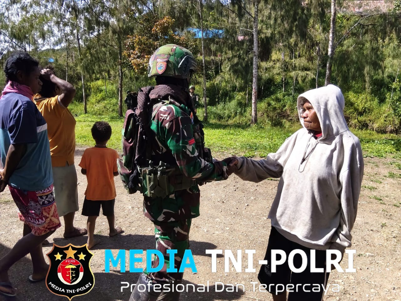 TNI Semakin Dekat di Hati Rakyat Pos Bulangkop Gelar Anjangsana Penuh Kehangatan di Kampung Bulangkop