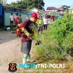 Ketua Rt 17 Bersama Warga Perumahan Bukit Permai Kerja Bakti Memotong Rumput dan Baiki Jalan yang Rusak