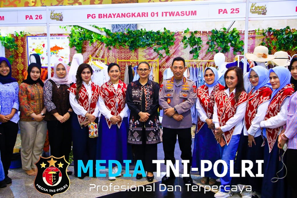 Kapolri Tinjau Bazar Kreasi Bhayangkari Nusantara 2025, Dorong Pertumbuhan UMKM