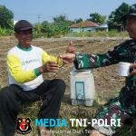 Canda Tawa Warnai Waktu Istirahat Satgas TMMD Reguler Ke-125 Kodim 0735/Surakarta Bersama Warga