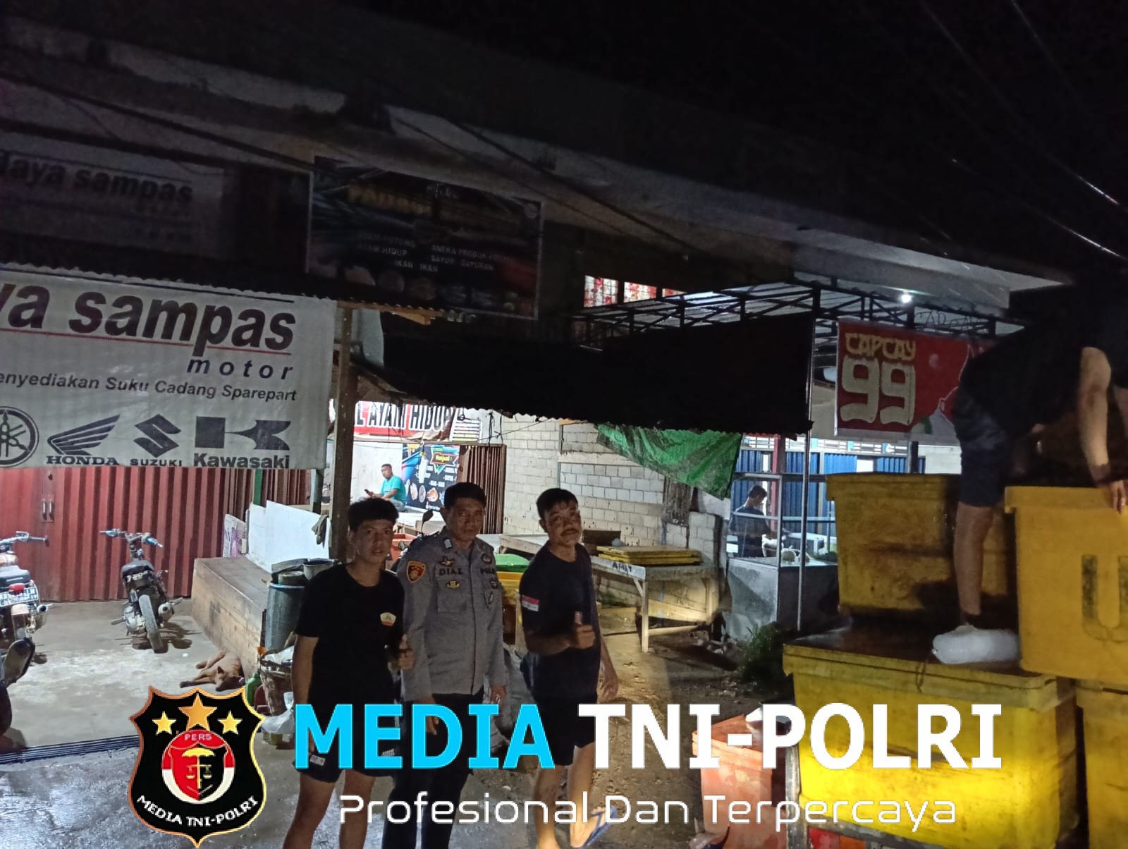 Cegah Kriminalitas, Polisi Patroli Malam dan Dialog dengan Warga