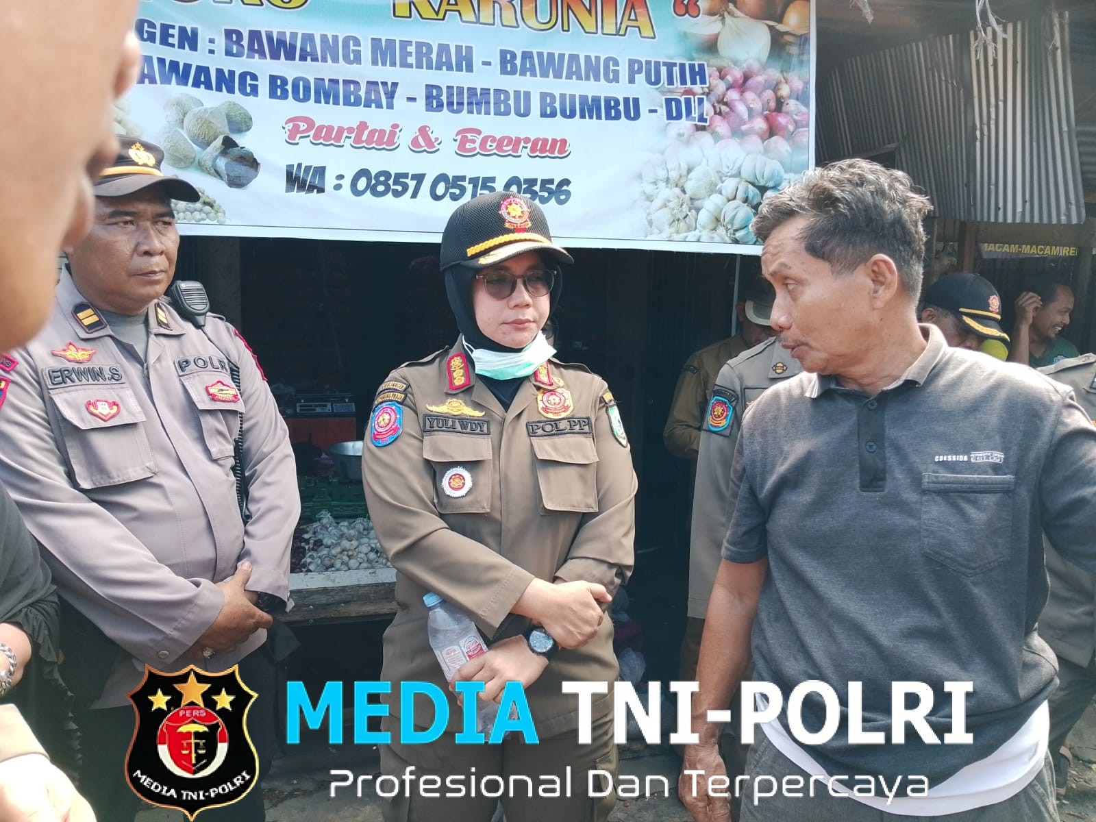 Lapak Kios Pasar Keramat yang Berjualan di Pinggir Badan Jalan di Tertibkan Satpol PP di Jalan Suka Bumi