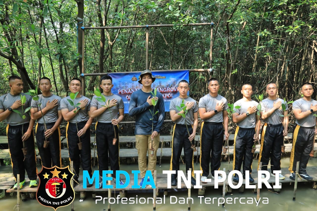 Taruna Bhayangkara Hijaukan Negeri Lewat Aksi Penanaman 100 Pohon Bakau di Jakarta Utara