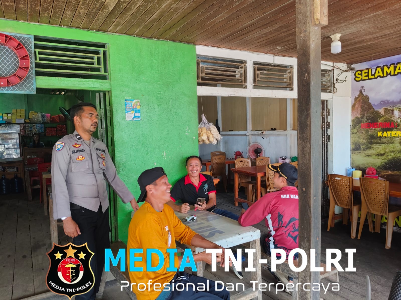 Anggota Polsubsektor Jelimpo Laksanakan Patroli Siang Hari Untuk Memastikan Situasi Kamtibmas Aman