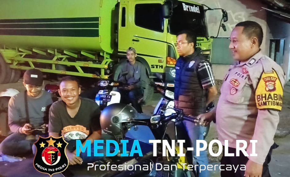 Gelar Patroli KRYD, Bhabinkamtibmas Polsek Trimurjo Imbau Remaja Tidak Nongkrong Hingga Larut Malam