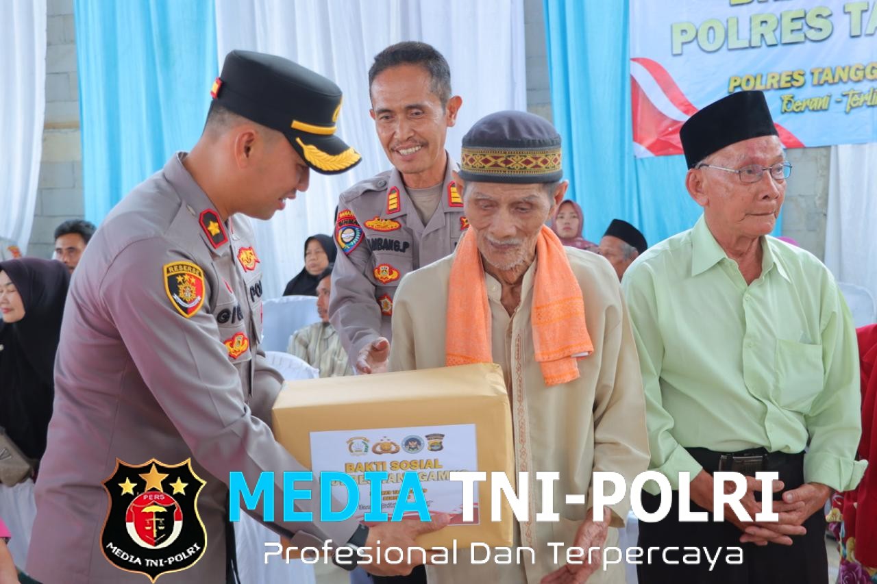 Polres Tanggamus Gelar Kesehatan Gratis dan Pembagian Bahan Pokok di Pulau Panggung