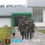 Satgas Yonif 521/DY Bantu Warga Apalapsili Jalani Kontrol Kesehatan di Puskesmas