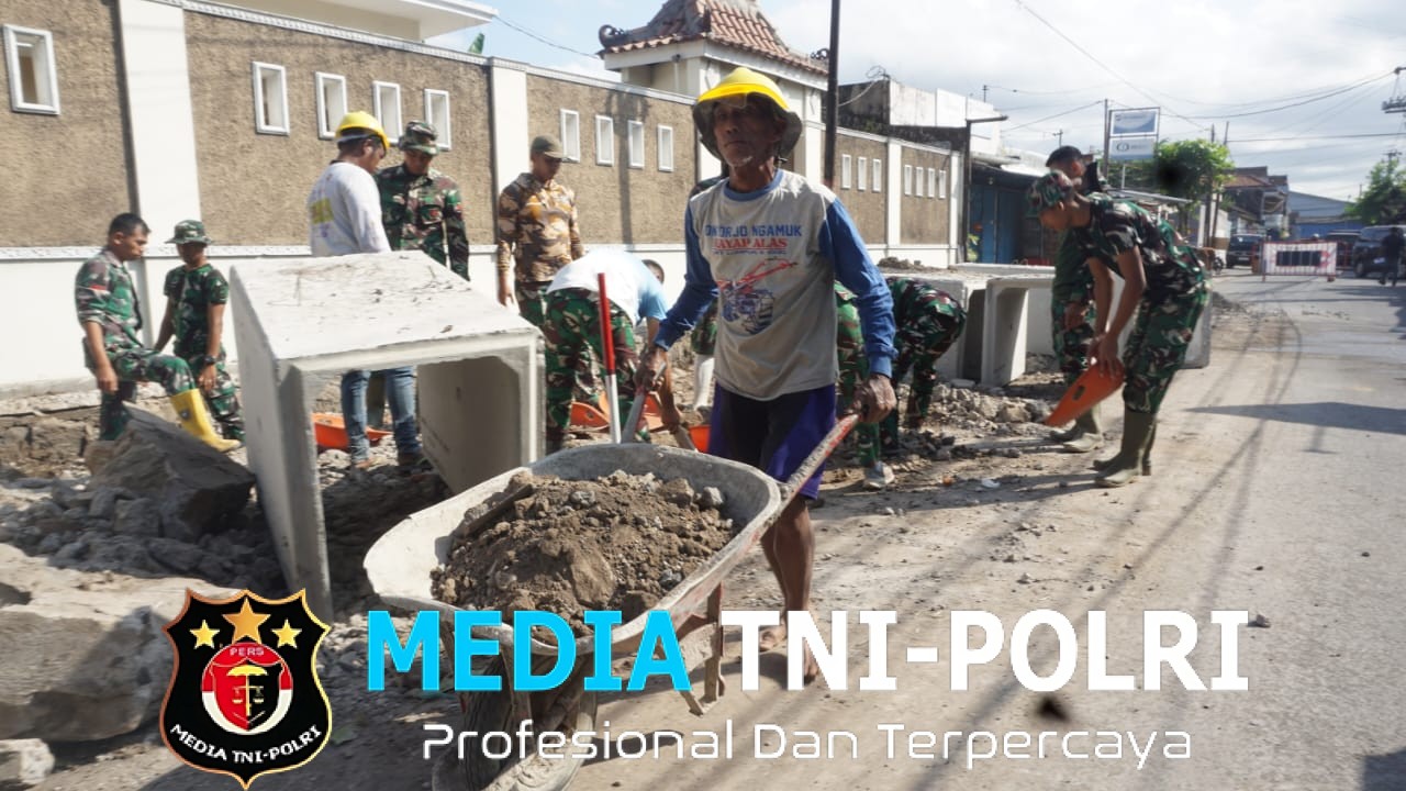 Angkong Menjadi Alat Favorit Dalam TMMD Reguler Ke-125 Kodim 0735/Surakarta