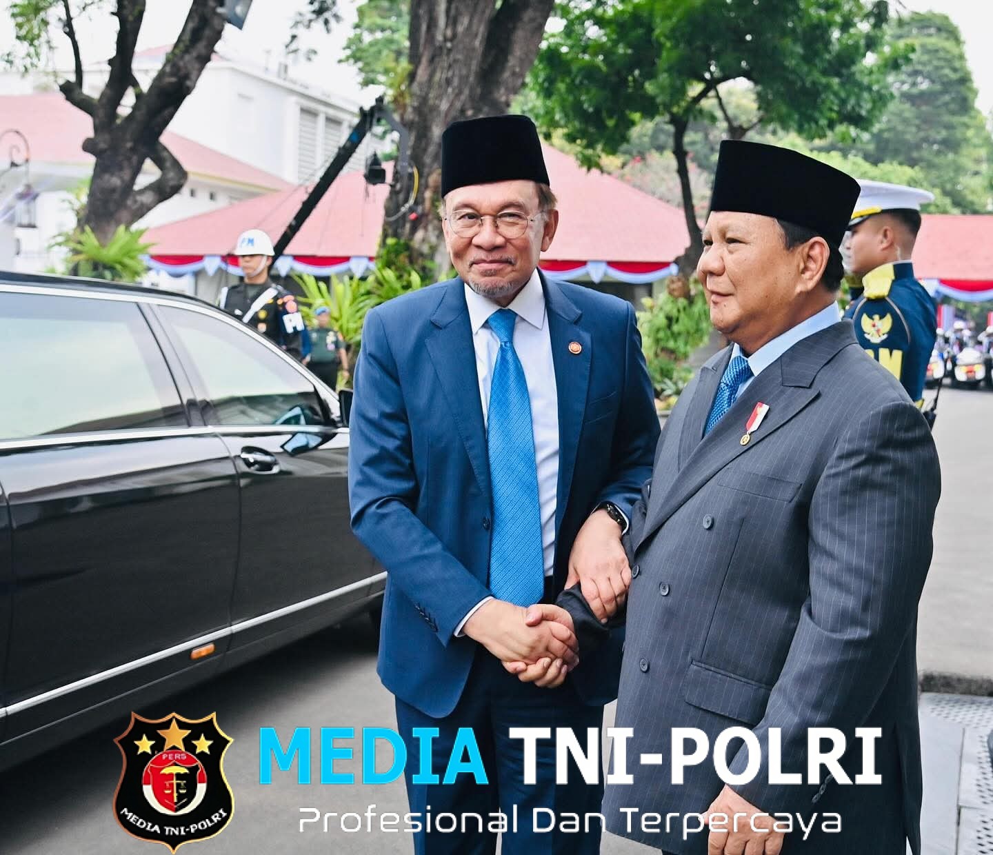 Hangat dan Bersahabat, Presiden Prabowo Sambut Kunjungan PM Malaysia Anwar Ibrahim di Istana Merdeka Jakarta
