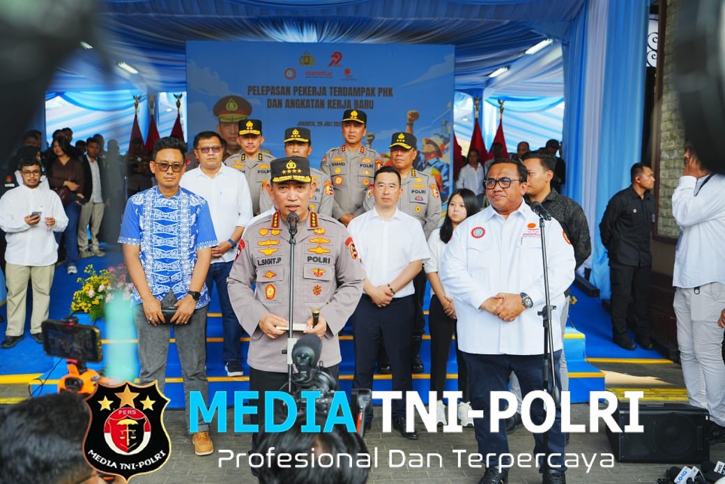 Lepas Buruh Terdampak PHK dan Angkatan Kerja Baru, Kapolri Kabar Gembira di Tengah Dampak Global